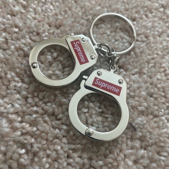Supreme Handcuffs Keychain - Picture 2 of 5